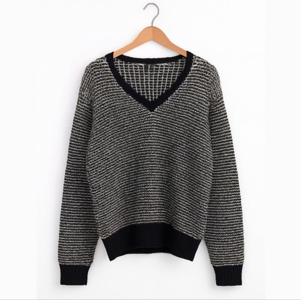 Armani Jeans Men’s Wool Blend V-Neck Sweater Black White Classic Knit